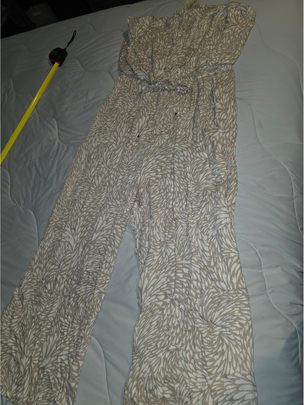 J Valdi  Sleeveless Romper Jumpsuit Size Large. Beige & White Floral